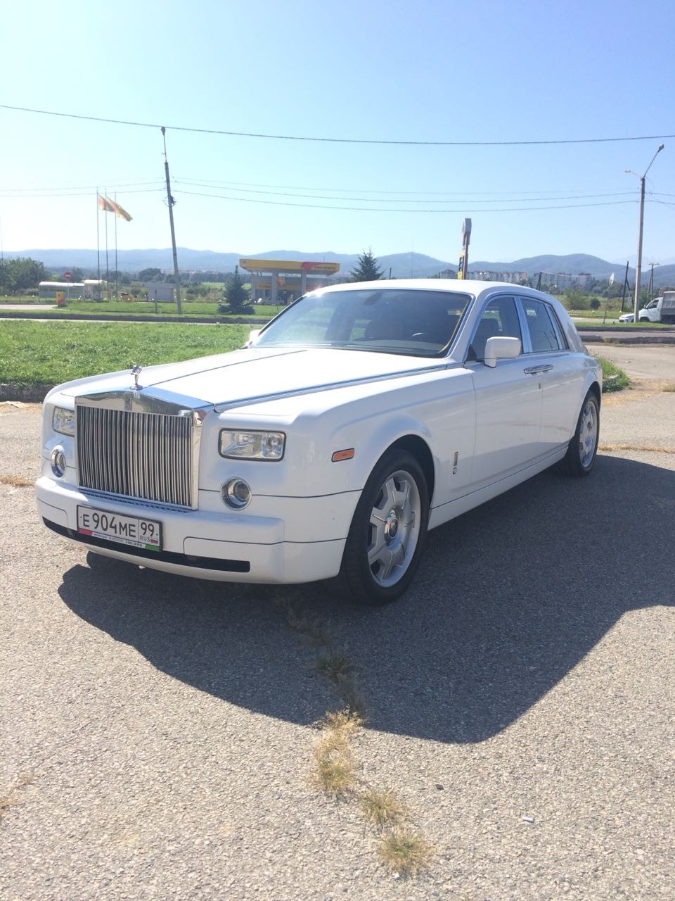 Аренда Rolls-Royce Phantom представительского класса с водителем в Тбилиси  по цене от 6000 рублей в час | REQCAR.COM